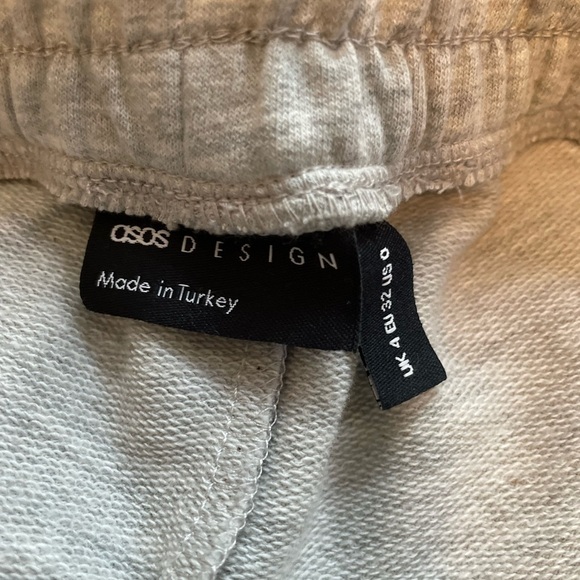 Asos DESIGN longer length sweat shorts in gray - Picture 9 of 9